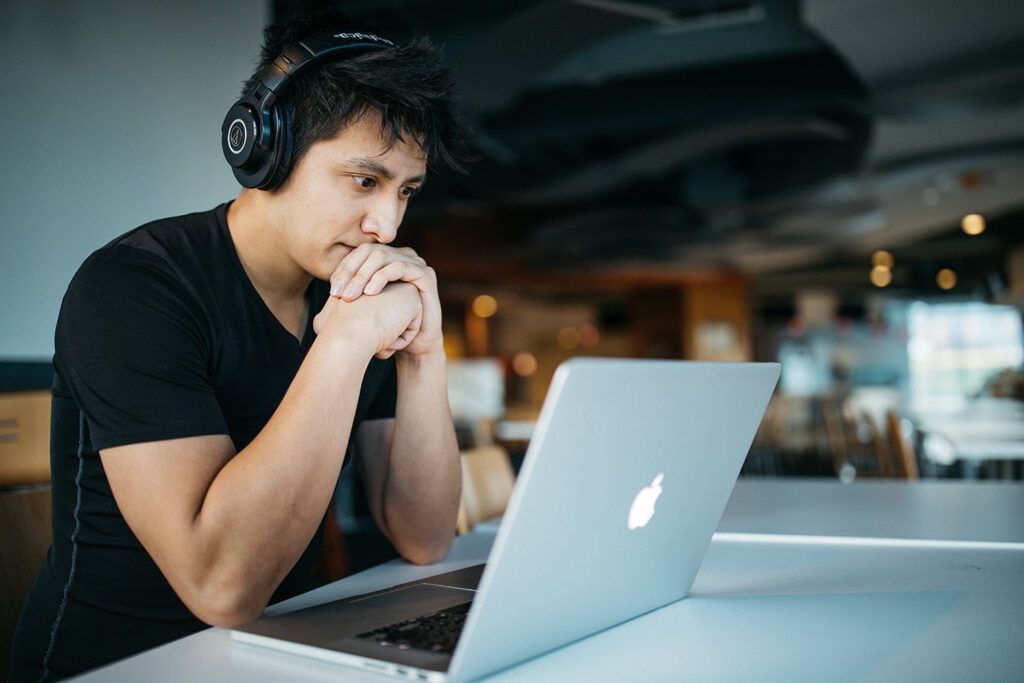 Aprende español con nuestras clases de español online en Zoom.