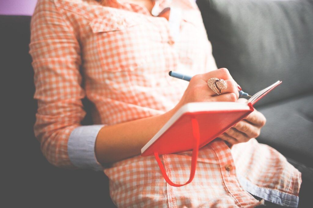 Escribir un diario en español es una forma magnífica para empezar a practicar lo que has aprendido.